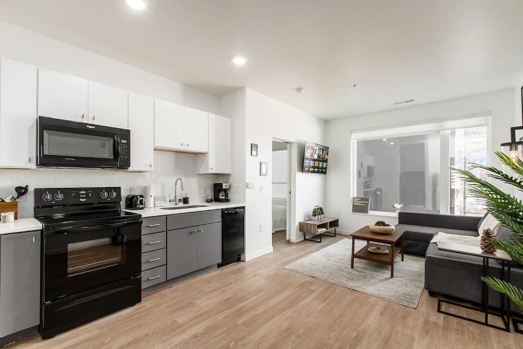 Brand New Gorgeous 1Br Apartment I Gym + Free Park 콜럼버스 외부 사진